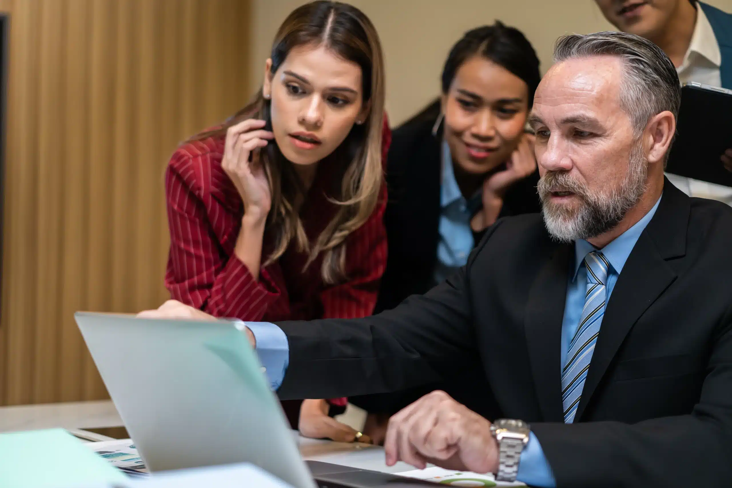 legal assistant vs paralegal