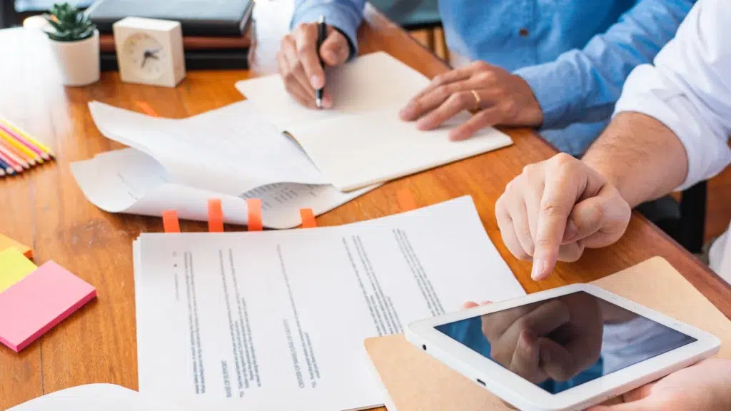 Outsourcing Claims Processing: Cut Costs, Boost Speed 2 outsourcing claims processing