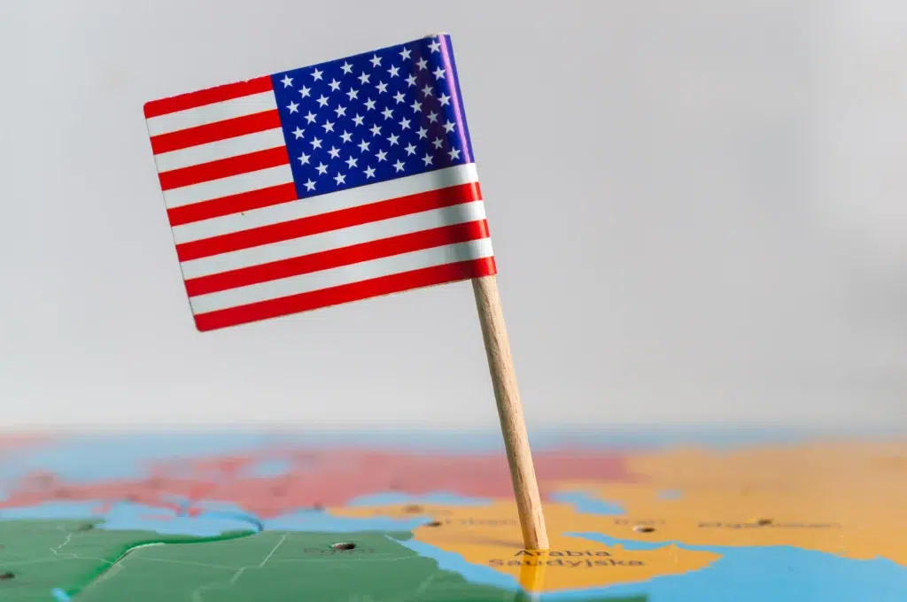 The Evolution of Outsourcing: Why Hiring Nearshore Talent (Latin America) Surpassed Asia’s Barriers 3 hire nearshore talent