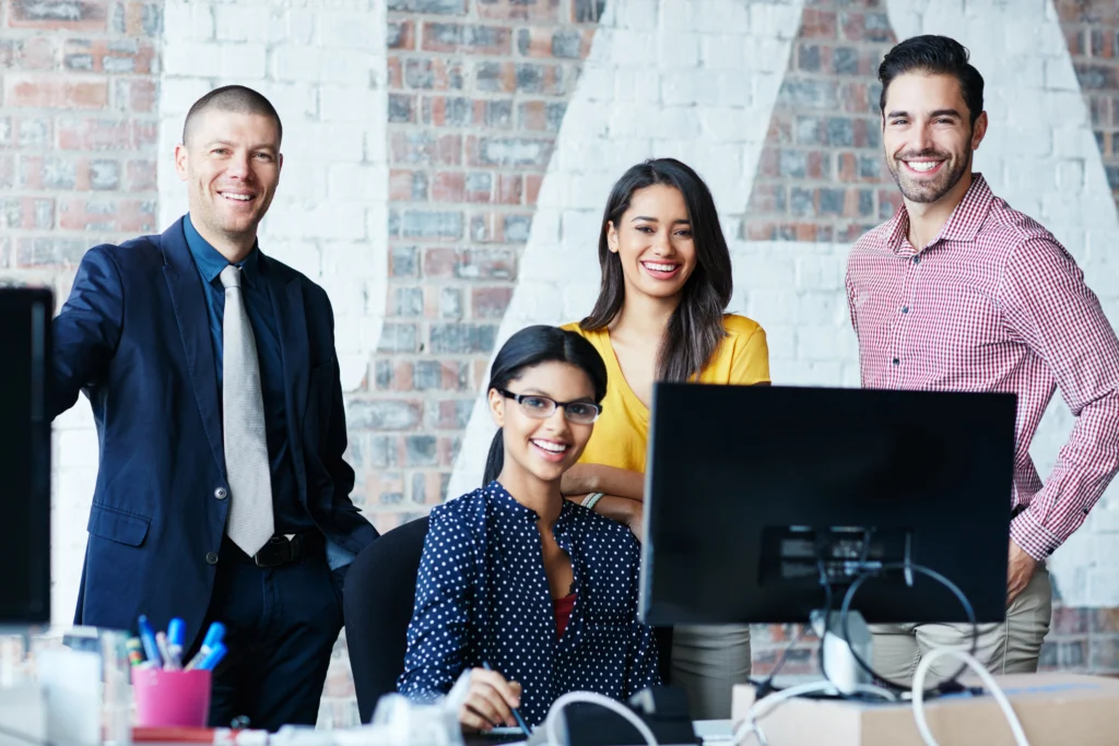 Bilingual professionals working together to deliver the benefits of nearshore outsourcing in LATAM through specialized business support.