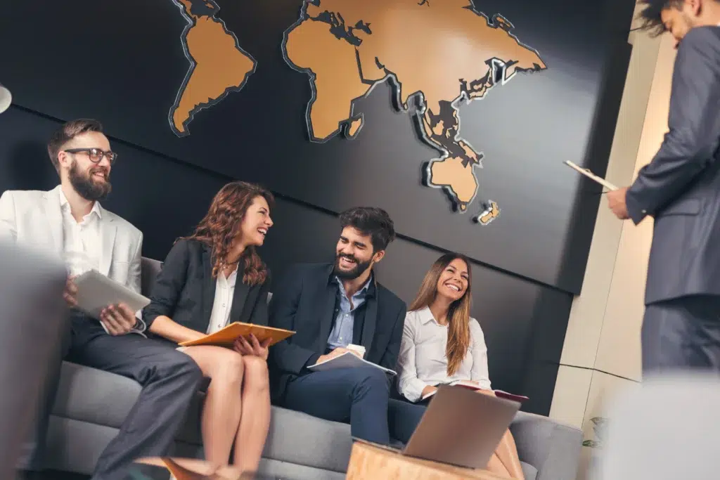 Benefits of Nearshore Outsourcing in LATAM: Here's Why U.S. Companies Are Making the Move 1 Business professionals collaborating with U.S. clients, highlighting the benefits of nearshore outsourcing in LATAM through real-time communication.